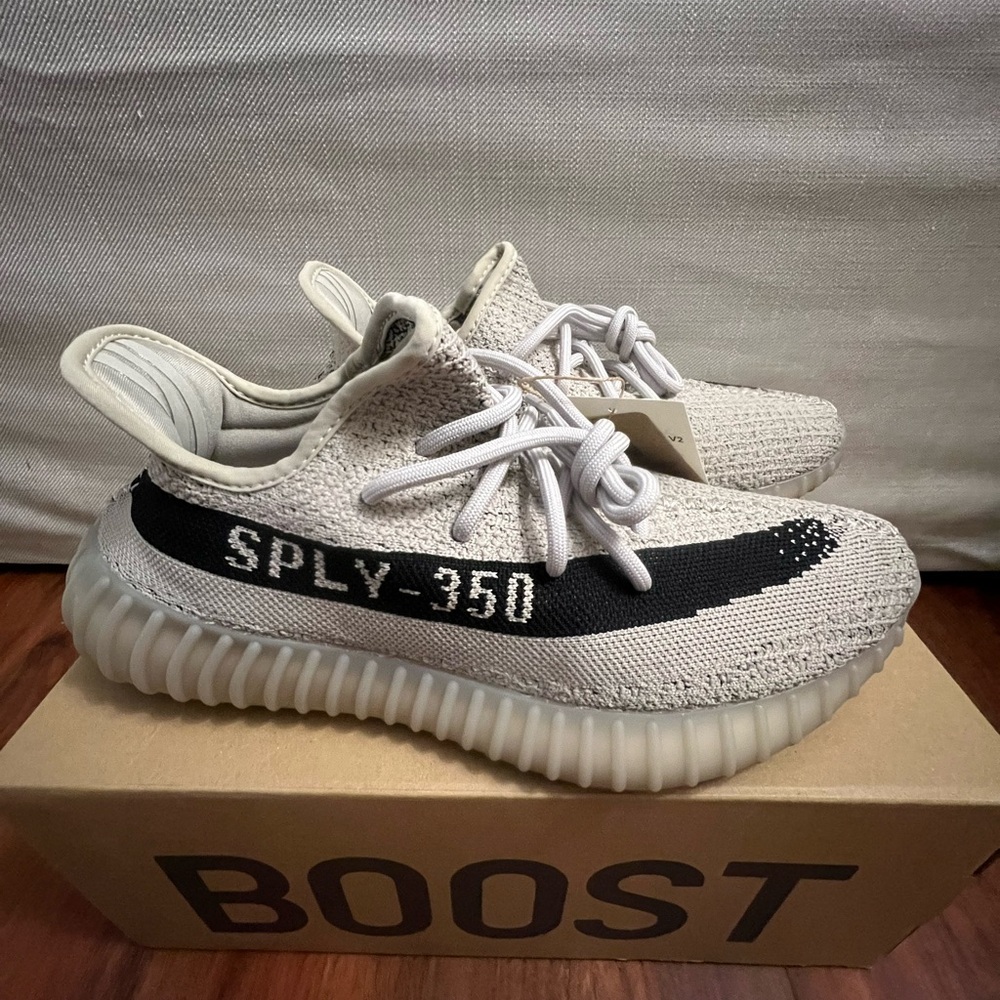 Men’s Yeezy Boost 350 V2 Sneakers